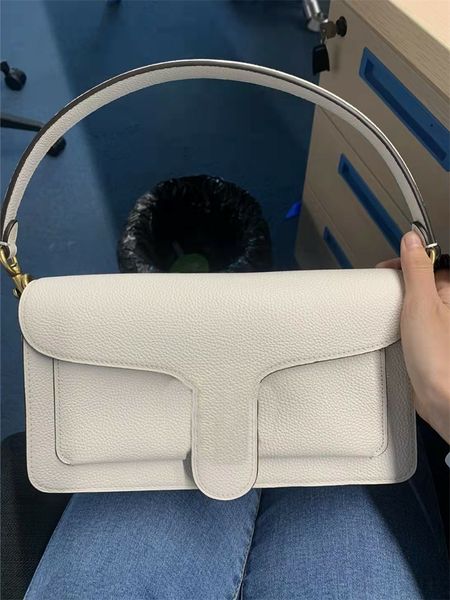 perfect designer tabby shoulder bag famous spring bacchus bag vintage brass c buckle hardware bag leather baguette
perfect designer tabby shoulder bag famous spring bacchus bag vintage brass c buckle hardware bag leather baguette