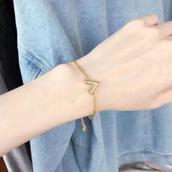 new fashion designer necklaces bracelets pendant charm bracelet luxury gold love v necklace ladies jewelry wholesale with box, Silver
new fashion designer necklaces bracelets pendant charm bracelet luxury gold love v necklace ladies jewelry wholesale with box, Silver