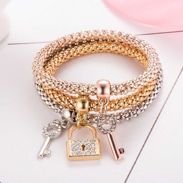 bracelet with personality lock and key, gold-plated silver-plated diamond alloy pendant, can match any item, 3-piece set, Golden;silver
bracelet with personality lock and key, gold-plated silver-plated diamond alloy pendant, can match any item, 3-piece set, Golden;silver