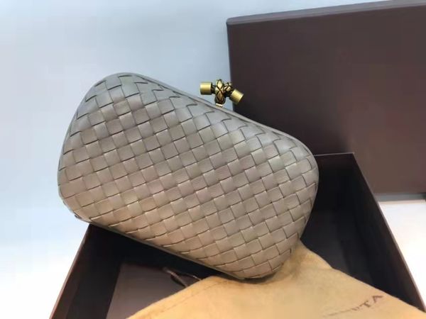 high-end classic handmade leather woven evening bags womens ladys shoulder bag fashion ladies temperament bag clutch
high-end classic handmade leather woven evening bags womens ladys shoulder bag fashion ladies temperament bag clutch