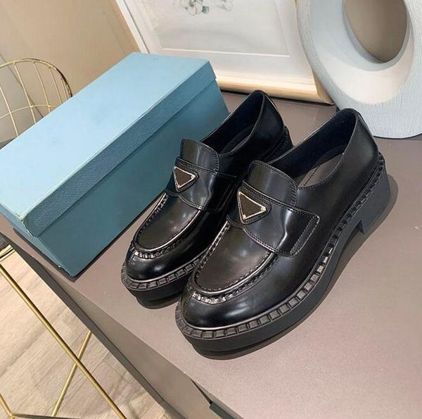 thick-soled men's shoes overall rubber platform black shiny leather slippers chunky round head sneakers pointed casual shoes
thick-soled men's shoes overall rubber platform black shiny leather slippers chunky round head sneakers pointed casual shoes