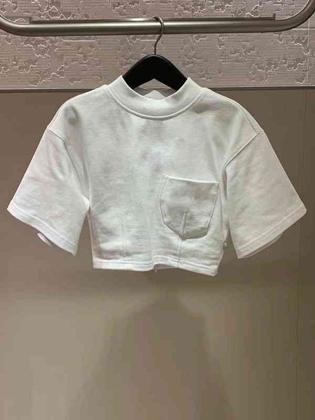 women's t-shirt aw king spring and summer slim fitting white short sleeve t-shirt stitching waist half height collar exposed belly butt
women's t-shirt aw king spring and summer slim fitting white short sleeve t-shirt stitching waist half height collar exposed belly butt