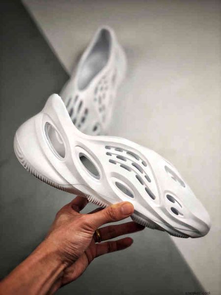 pure white colorway sports slippers foam runner white foam-runners outdoor sport sandals slip-on hole sneakers size 36-48.5 available ship, Black
pure white colorway sports slippers foam runner white foam-runners outdoor sport sandals slip-on hole sneakers size 36-48.5 available ship, Black