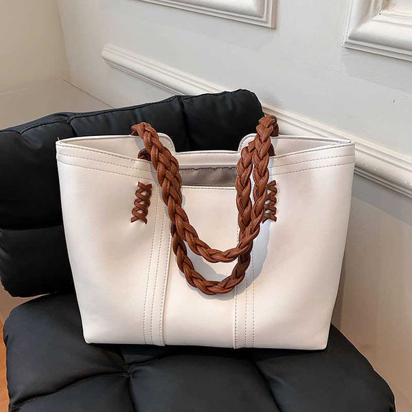 simple design large capacity underarm shoulder bag 2022 stylish commuter tote handbag
simple design large capacity underarm shoulder bag 2022 stylish commuter tote handbag