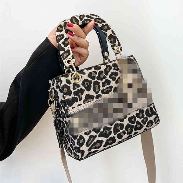 5714 women's fashion texture leopard hand large capacity single shoulder messenger small square bag luxury designer
5714 women's fashion texture leopard hand large capacity single shoulder messenger small square bag luxury designer