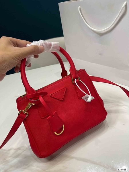 2022 bag designer bags crossbody shoulder bags luxury high quality straps color Galleria genuine leather Saffiano, Red
2022 bag designer bags crossbody shoulder bags luxury high quality straps color Galleria genuine leather Saffiano, Red