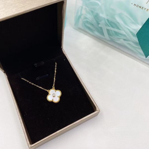 2022 womens fashion luxury clover designer pendant necklaces sweet flower shell 18k gold necklace jewelry for party wedding, Silver
2022 womens fashion luxury clover designer pendant necklaces sweet flower shell 18k gold necklace jewelry for party wedding, Silver