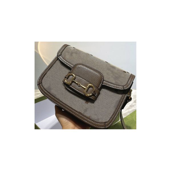 wallets for men women letter logo pattern handbag outdoor show party bag shoulder coin purses, Red;black
wallets for men women letter logo pattern handbag outdoor show party bag shoulder coin purses, Red;black