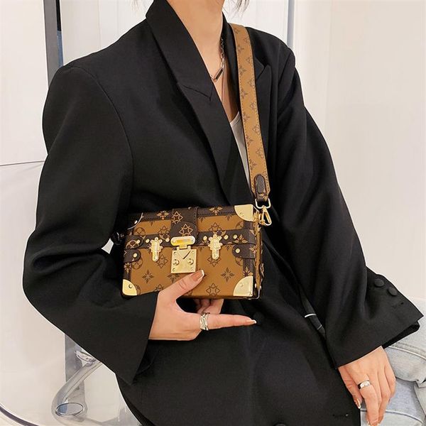vintage flower small square box womens shoulder bag high texture female messenger bag versatile fashion mobile makeup bag196z
vintage flower small square box womens shoulder bag high texture female messenger bag versatile fashion mobile makeup bag196z