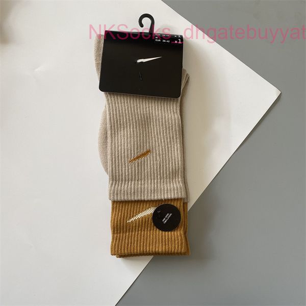 classic fashion men socks hook brand color stitched men's women's long tube sports training sock street couple middle tubes luxury, Black
classic fashion men socks hook brand color stitched men's women's long tube sports training sock street couple middle tubes luxury, Black