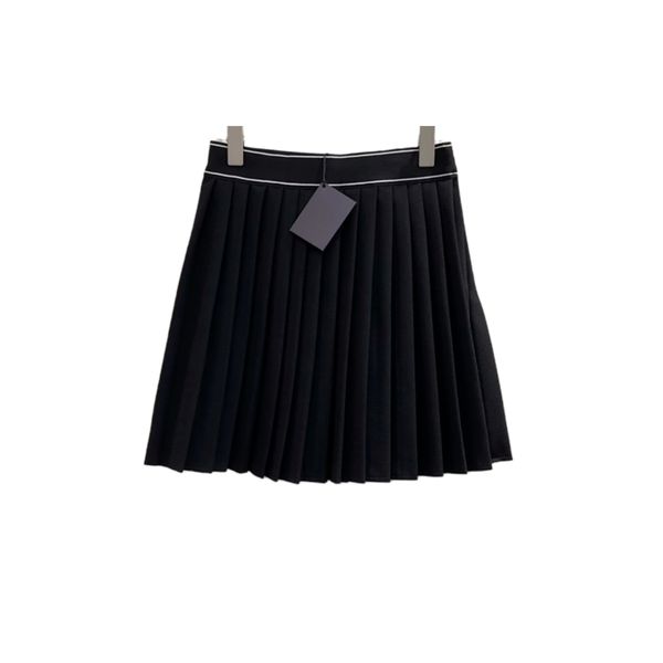 designer pleated skirt, classic black and white waist letters logo webbing elastic waist mini-skirt must-have item
designer pleated skirt, classic black and white waist letters logo webbing elastic waist mini-skirt must-have item