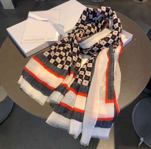 scarves wanghong d family's same taoxin love printed pure cashmere men's and women's scarf, Blue;gray
scarves wanghong d family's same taoxin love printed pure cashmere men's and women's scarf, Blue;gray