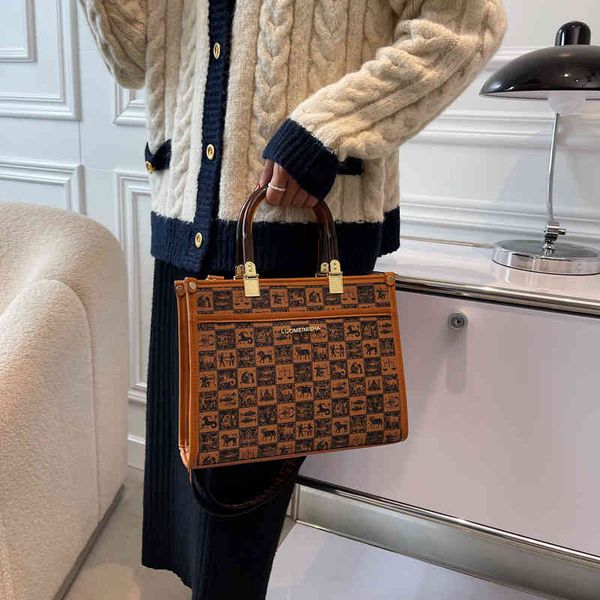 fashion women's new high-quality versatile bag luxury designer texture tote high-capacity handle printed broadband msenger
fashion women's new high-quality versatile bag luxury designer texture tote high-capacity handle printed broadband msenger