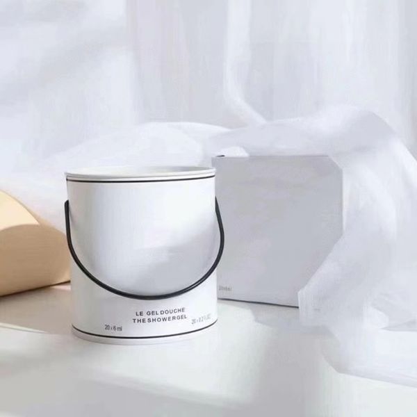 luxury goods gel anniversary limited iron bucket shower gel give a 6ml total of 20
luxury goods gel anniversary limited iron bucket shower gel give a 6ml total of 20