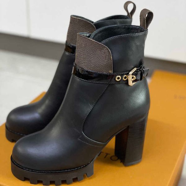 luxury designer leather women boots martin desert boot flamingos love arrow medal 100% real leathers coarse winter designers shoes with box, Black
luxury designer leather women boots martin desert boot flamingos love arrow medal 100% real leathers coarse winter designers shoes with box, Black