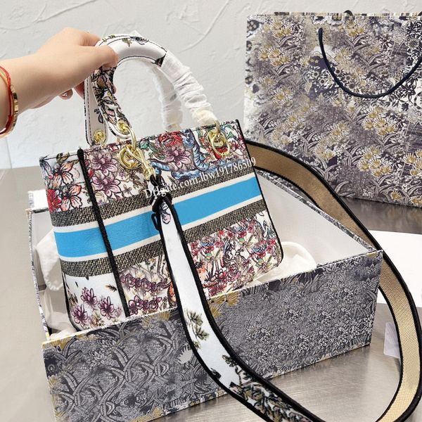 the tote bag embroidery luxurys designer embroidered letter tiger pattern large crossbody bag handbag long shoulder straps totes double-side
the tote bag embroidery luxurys designer embroidered letter tiger pattern large crossbody bag handbag long shoulder straps totes double-side