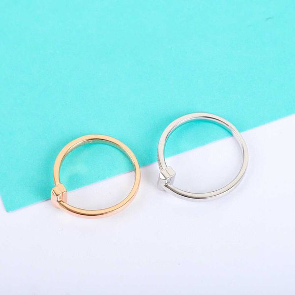 2022 s925 silver charm band ring with diamond in two colors plated for women wedding jewelry gift have velet bag and logo ps4993
2022 s925 silver charm band ring with diamond in two colors plated for women wedding jewelry gift have velet bag and logo ps4993