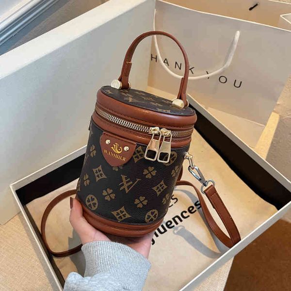 bags handbags 2022 personalized cylindrical hand single shoulder messenger bag printed zipper women's autumn and winter, Black;red
bags handbags 2022 personalized cylindrical hand single shoulder messenger bag printed zipper women's autumn and winter, Black;red