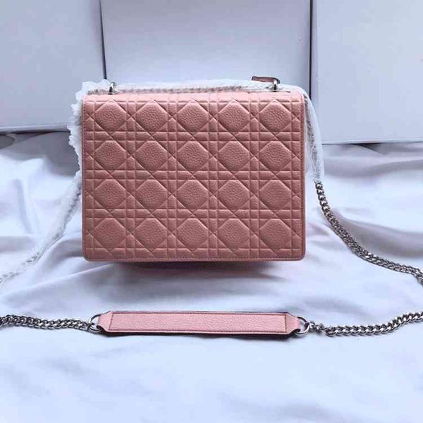 outlet autumn and winter new cowhide press classic rattan pattern one shoulder diagonal span exquisite small square bag
outlet autumn and winter new cowhide press classic rattan pattern one shoulder diagonal span exquisite small square bag
