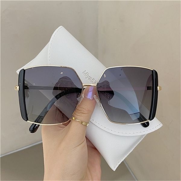 vintage show oversize square sunglasses women luxury brand desigh big frame sun glasses fashion female 220518, White;black
vintage show oversize square sunglasses women luxury brand desigh big frame sun glasses fashion female 220518, White;black