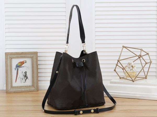 fashion versatile light luxury explosion women's bag/classic flower/multicolor 
fashion versatile light luxury explosion women's bag/classic flower/multicolor
