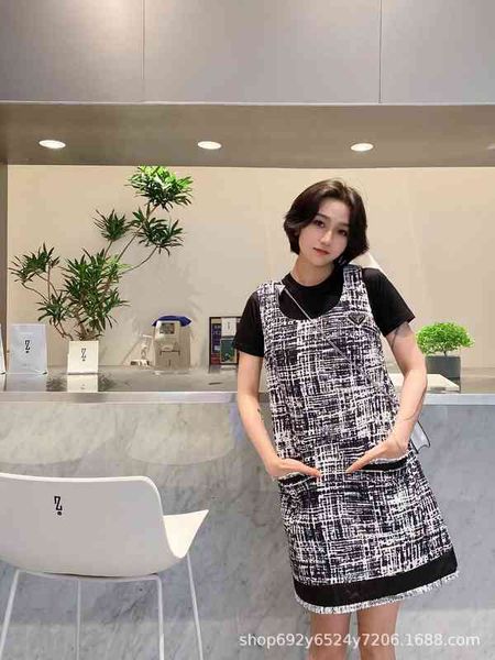 casual dresses p home spring and summer classic metal triangle contrast tweed vest dress slim skirt uzha, Black;gray
casual dresses p home spring and summer classic metal triangle contrast tweed vest dress slim skirt uzha, Black;gray