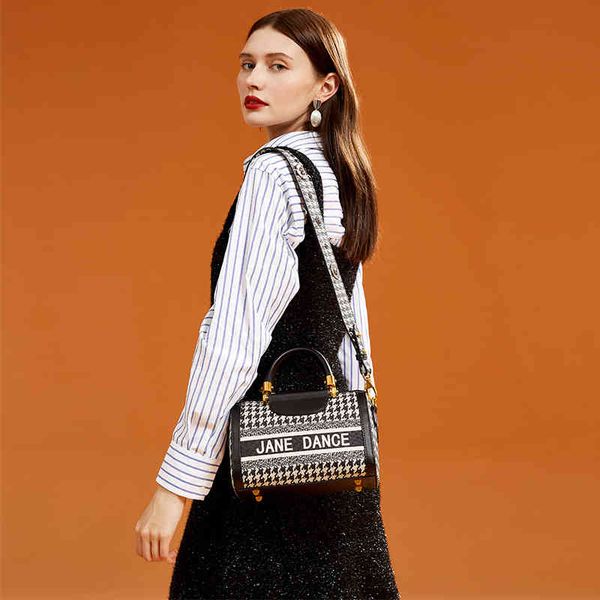 2022 trendy fashion design ladies bags factory direct clothing 2022 jane new women's lattice shoulder classic round handbag
2022 trendy fashion design ladies bags factory direct clothing 2022 jane new women's lattice shoulder classic round handbag