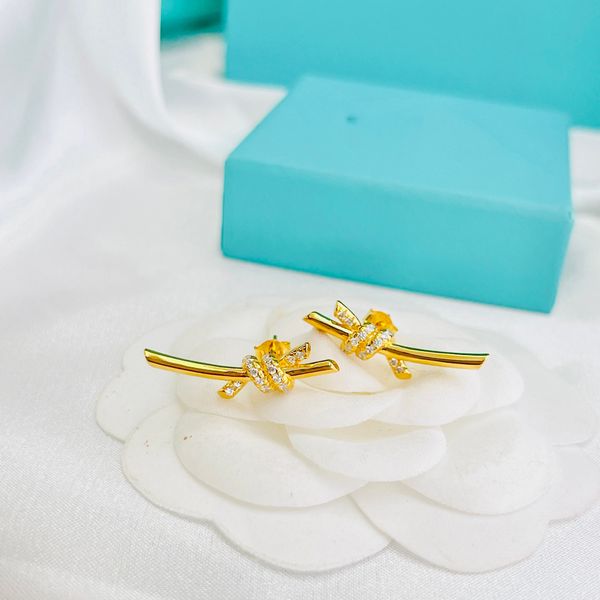 luxury fashion ear rings womens charm designer jewelry gold earrings studs hypoallergenic tie a knot copper electroplating fashion3389, Golden
luxury fashion ear rings womens charm designer jewelry gold earrings studs hypoallergenic tie a knot copper electroplating fashion3389, Golden