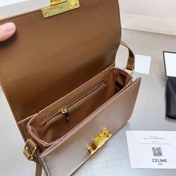 first layer cowhide c arc de triomphe red autumn and winter style2022 luxury brand fashion design versatile ladies bags
first layer cowhide c arc de triomphe red autumn and winter style2022 luxury brand fashion design versatile ladies bags