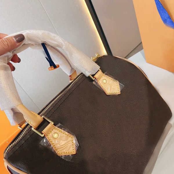 2022 women genuine real leather speedy handbag shoulder bag 25 strap handbags ladies tote can stamping luxurys designers womens bags
2022 women genuine real leather speedy handbag shoulder bag 25 strap handbags ladies tote can stamping luxurys designers womens bags