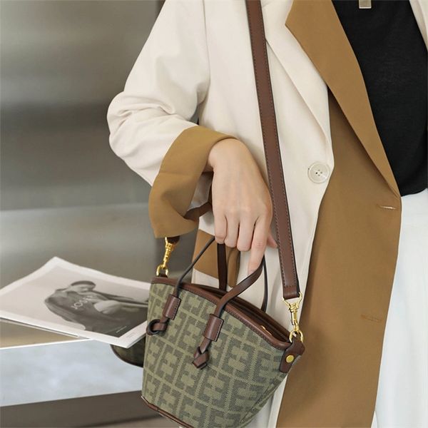 factory promotion bag canvas female messenger new versatile vegetable basket lovely high-grade portable bucket bag
factory promotion bag canvas female messenger new versatile vegetable basket lovely high-grade portable bucket bag
