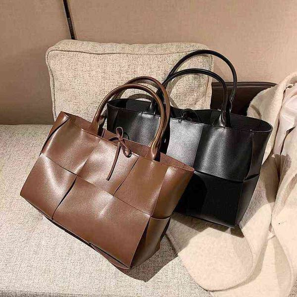 2022b preparation tot large capacity package versatile office commuter women's bag minimalist design
2022b preparation tot large capacity package versatile office commuter women's bag minimalist design