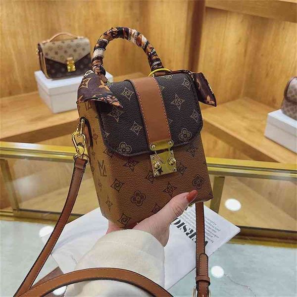 70% factory online sale mini square bag lock printed single shoulder handbag
70% factory online sale mini square bag lock printed single shoulder handbag