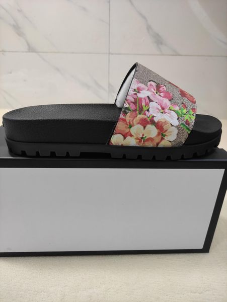 with box sandal 2022 ggity 2022 designer slippers men women slides beach sho nw, Black 
with box sandal 2022 ggity 2022 designer slippers men women slides beach sho nw, Black