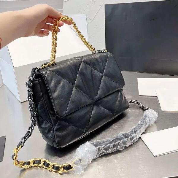 sw 2019s f/w early fall classic mini flap 19 bag black white gold metal hardware matelasse with strap crossbody shoulder purse outdoor sacoc
sw 2019s f/w early fall classic mini flap 19 bag black white gold metal hardware matelasse with strap crossbody shoulder purse outdoor sacoc