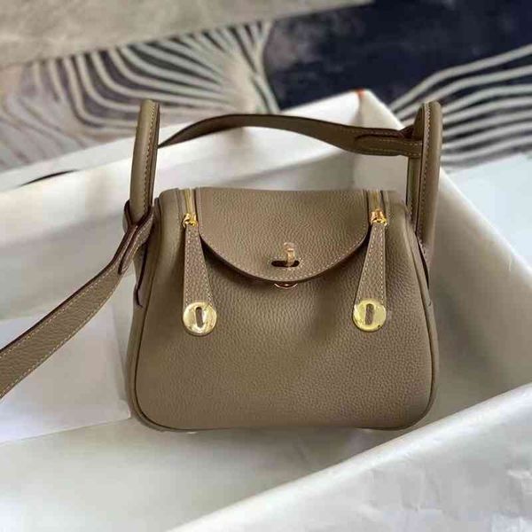 herme handbag leather mini lindi doctor leather pillow women's 2021 new fashion one shoulder messenger portable medicine
herme handbag leather mini lindi doctor leather pillow women's 2021 new fashion one shoulder messenger portable medicine