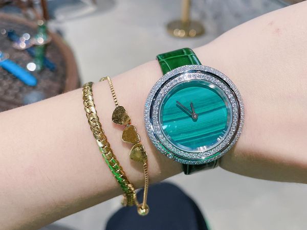 ladies' watch swiss shi ying movement 316l fine steel case genuine leather strap size 34x8mm sapphire glass mirror., Slivery;golden
ladies' watch swiss shi ying movement 316l fine steel case genuine leather strap size 34x8mm sapphire glass mirror., Slivery;golden