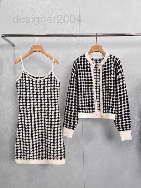 women's jackets designer autumn and winter 2022 new qianniao knitted suspender dress cardigan coat set c7d1, Black;brown
women's jackets designer autumn and winter 2022 new qianniao knitted suspender dress cardigan coat set c7d1, Black;brown