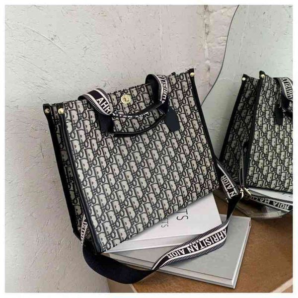 70% factory online sale bag single shoulder bag soft lock single shoulder portable leisure versatile
70% factory online sale bag single shoulder bag soft lock single shoulder portable leisure versatile
