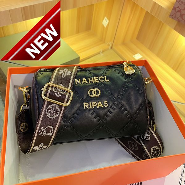 trendy wholesale fashionable international new style shoulder personalized texture women's leisure fashion chain ladies bags
trendy wholesale fashionable international new style shoulder personalized texture women's leisure fashion chain ladies bags