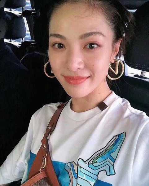 2022 gold hoop earrings for lady women party wedding lovers gift engagement jewelry bride4, Golden;silver
2022 gold hoop earrings for lady women party wedding lovers gift engagement jewelry bride4, Golden;silver