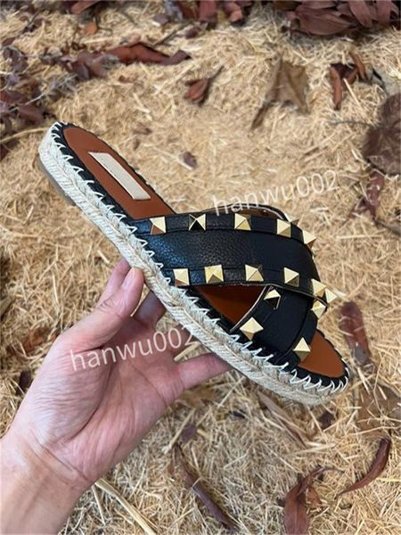 2022 beach slippers classic flat summer lazy designer cartoon big head flops leather slides l bath letter embroider women shoes sandals size, Black
2022 beach slippers classic flat summer lazy designer cartoon big head flops leather slides l bath letter embroider women shoes sandals size, Black