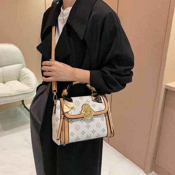 2022 factory wholesale new women's new single shoulder messenger bag small with buckle portable fashion old color women's bag bmbx
2022 factory wholesale new women's new single shoulder messenger bag small with buckle portable fashion old color women's bag bmbx