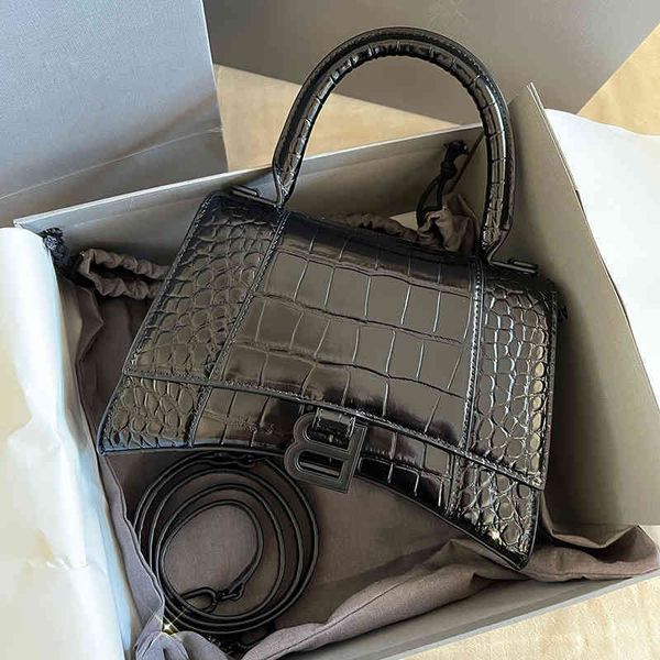 balenciga italy bag designer handbags b family women 2022 high version hourglasss leather women's light luxury one shoulder messenger
balenciga italy bag designer handbags b family women 2022 high version hourglasss leather women's light luxury one shoulder messenger