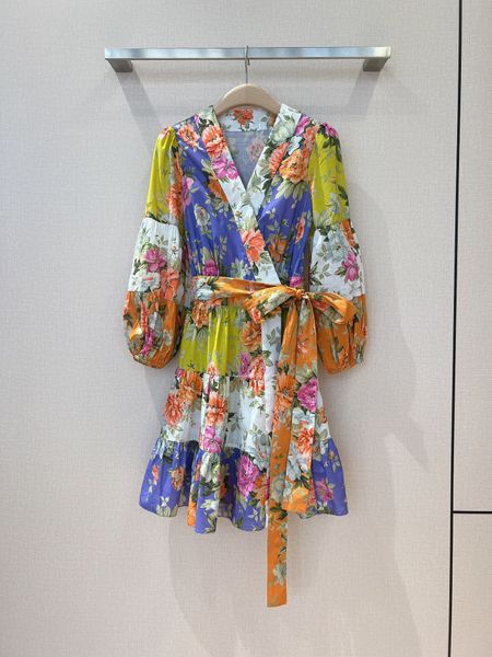2022 fashion brand new flower print cross neckline wrap dress, Black;gray