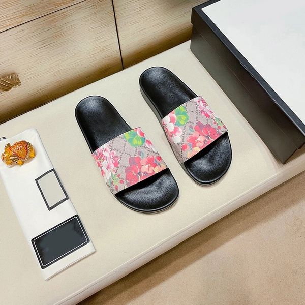 summer slippers for mens women home shoes letters print flat slipper fashion google popular sandal trendy beach shoes with box, Blue;gray
summer slippers for mens women home shoes letters print flat slipper fashion google popular sandal trendy beach shoes with box, Blue;gray