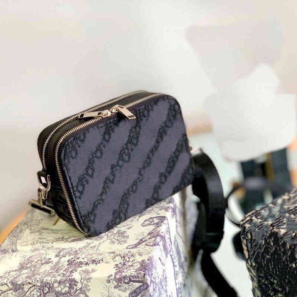 2022 new men's shoulder bag montaignes leisure printing large capacity messenger bag fashion versatile handbag for men and women
2022 new men's shoulder bag montaignes leisure printing large capacity messenger bag fashion versatile handbag for men and women