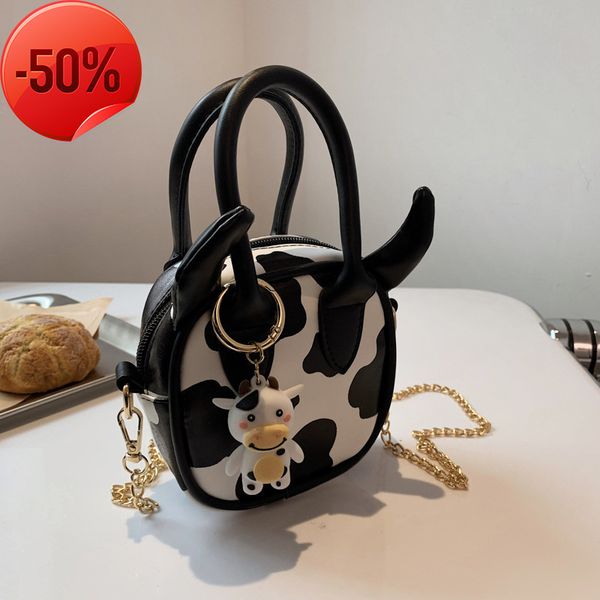 the factory directly cow pattern oblique span 2022 new broken flower princs diana flip portable one shoulder small round bag
the factory directly cow pattern oblique span 2022 new broken flower princs diana flip portable one shoulder small round bag