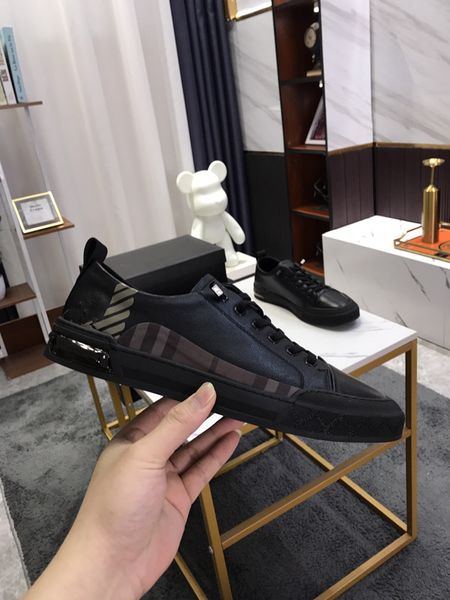 fashion designer mens skate shoes studded spike bottom luxury man flats daily casual skateboarding sneakers luxe tennis shoe 0409
fashion designer mens skate shoes studded spike bottom luxury man flats daily casual skateboarding sneakers luxe tennis shoe 0409