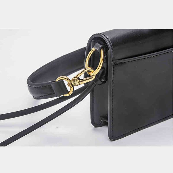 new fashion trend luxury brand designer bag wholesale 2022 women's single shoulder portable cross arm buckle armpit and winter versatil
new fashion trend luxury brand designer bag wholesale 2022 women's single shoulder portable cross arm buckle armpit and winter versatil